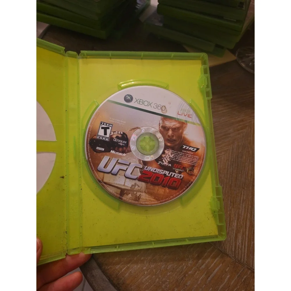 UFC Undisputed 2010 (Microsoft Xbox 360, 2010) Complete With Manual